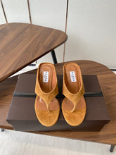 ALAIA WEDGE THONG SANDALS 25S IN BURNT ORANGE SUEDE